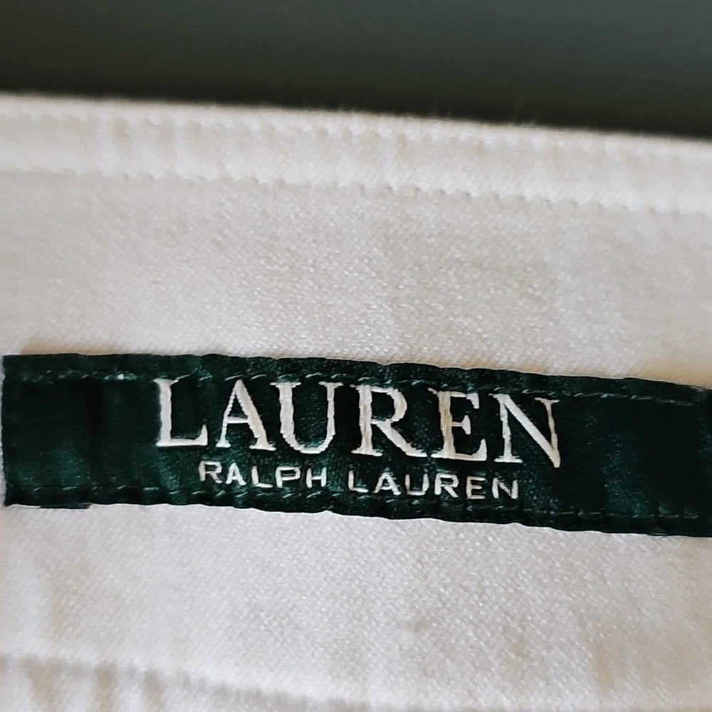 Ralph Lauren Women's‎ White Pants, Below The Knee. Size 10.